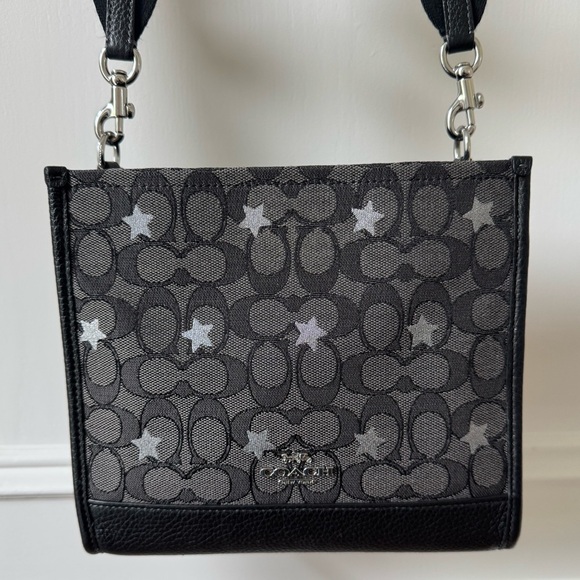 Coach Dempsey Tote 22 In Signature Jacquard With Star Embroidery - Like New - Picture 3 of 16